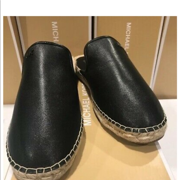 Michael Kors NWOT Navy Leather Hastings Mule - Picture 2 of 8